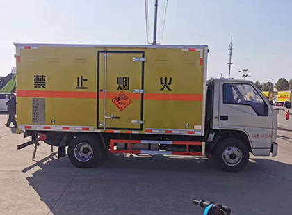 同仁爆破器材运输车